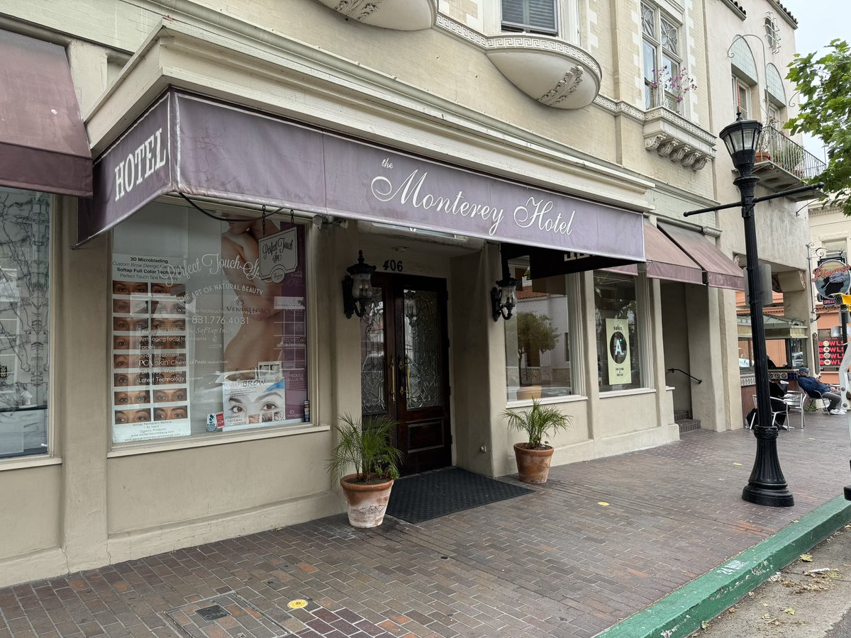 ObnoxandAnony's tweet photo. Took the kid ghost hunting today (Monterey, California).
#TheMontereyHotel #ColtonHall https://t.co/xRYSCTrZcC