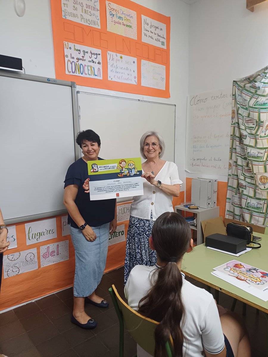 CCsanpascual's tweet photo. Hoy nuestros sanpascualin@s de 6° han recibido el 3er premio de la actividad "Hoy desayunamos juntos" coordinada por la Consejería de Sanidad de la Comunidad de Madrid, perteneciente al Proyecto "Desayunos saludables e higiene bucodental".
¡Enhorabuena chicos! 🥰🥰🥰🥰❤️ https://t.co/TGDCjtobHy