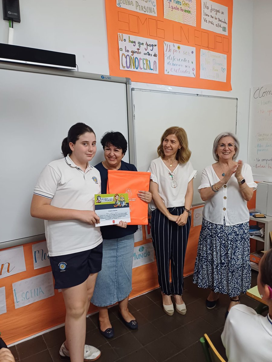 CCsanpascual's tweet photo. Hoy nuestros sanpascualin@s de 6° han recibido el 3er premio de la actividad "Hoy desayunamos juntos" coordinada por la Consejería de Sanidad de la Comunidad de Madrid, perteneciente al Proyecto "Desayunos saludables e higiene bucodental".
¡Enhorabuena chicos! 🥰🥰🥰🥰❤️ https://t.co/TGDCjtobHy