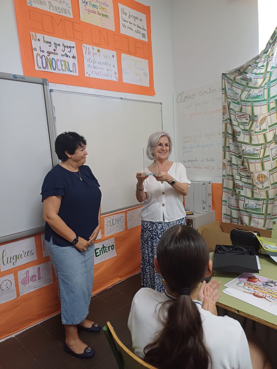 CCsanpascual's tweet photo. Hoy nuestros sanpascualin@s de 6° han recibido el 3er premio de la actividad "Hoy desayunamos juntos" coordinada por la Consejería de Sanidad de la Comunidad de Madrid, perteneciente al Proyecto "Desayunos saludables e higiene bucodental".
¡Enhorabuena chicos! 🥰🥰🥰🥰❤️ https://t.co/TGDCjtobHy