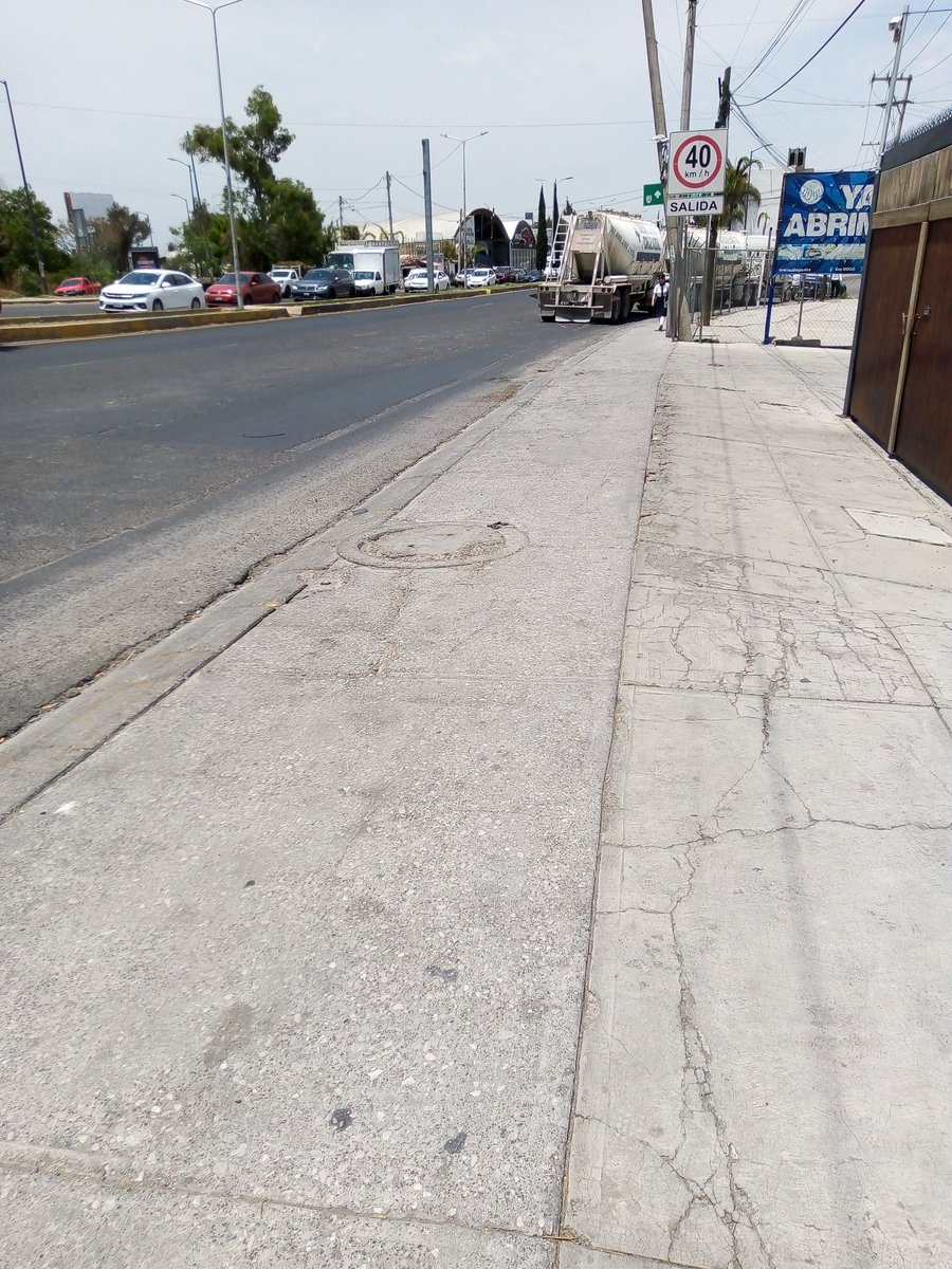 las personas peatonas tienen derecho a: A transitar con libertad, seguridad y sin obstáculos, físicos o visuales. A una señalización incluyente, no sólo enfocada a los automotores.<a href="/fmcholollan/">FM Cholollan</a>
<a href="/MTGobPue/">Secretaría de Movilidad y Transporte</a> <a href="/laredcincoradio/">Cinco Radio Oficial</a> <a href="/Gob_Puebla/">Gobierno de Puebla</a>