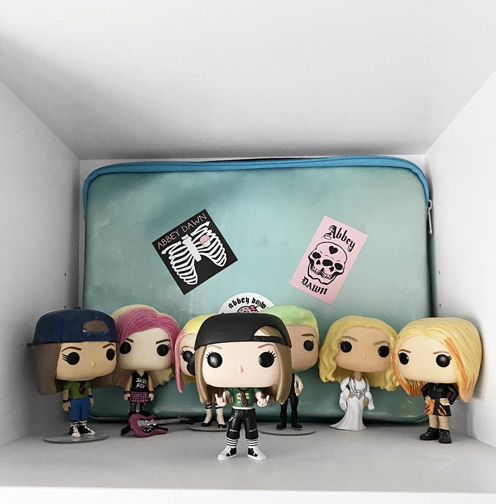 AvrilRLPortugal's tweet photo. Building an army 😂 https://t.co/y6ig8YGZsL