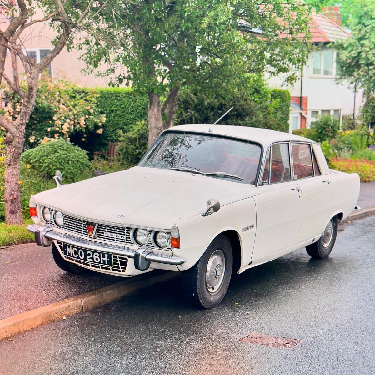 Look who’s back! 😍

✅ Engine rebuild 
✅ Electric fuel pump fitted 
✅ New radiator 
✅ New heater matrix 
✅ Front brakes sorted 
✅ Carbs rebuilt 

✅ bank balance drained 😂 

Seriously though, I couldn’t be happier 😁 A much needed boost when I needed it most ❤️