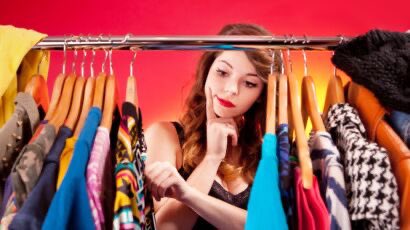 Sniper_Times's tweet photo. La femme, c’est la seule personne sur cette planète qui est capable d’avoir un dressing rempli de vêtements de l’ouvrir et de dire J’AI RIEN À METTRE 😭 https://t.co/sPUFdQO7XP