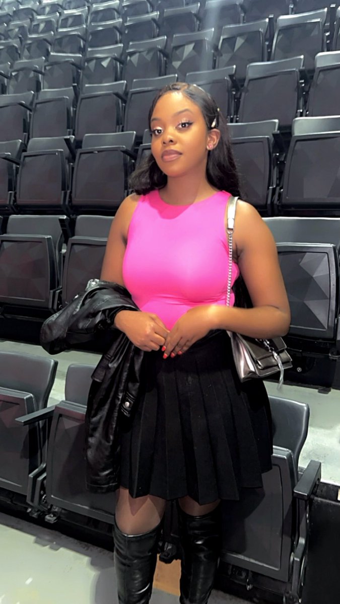 GirlPowerJLM's tweet photo. Still can’t believe I got to watch @NICKIMINAJ perform live 😍💃🏾 #GagCityPARIS https://t.co/LKb0PlKQAY