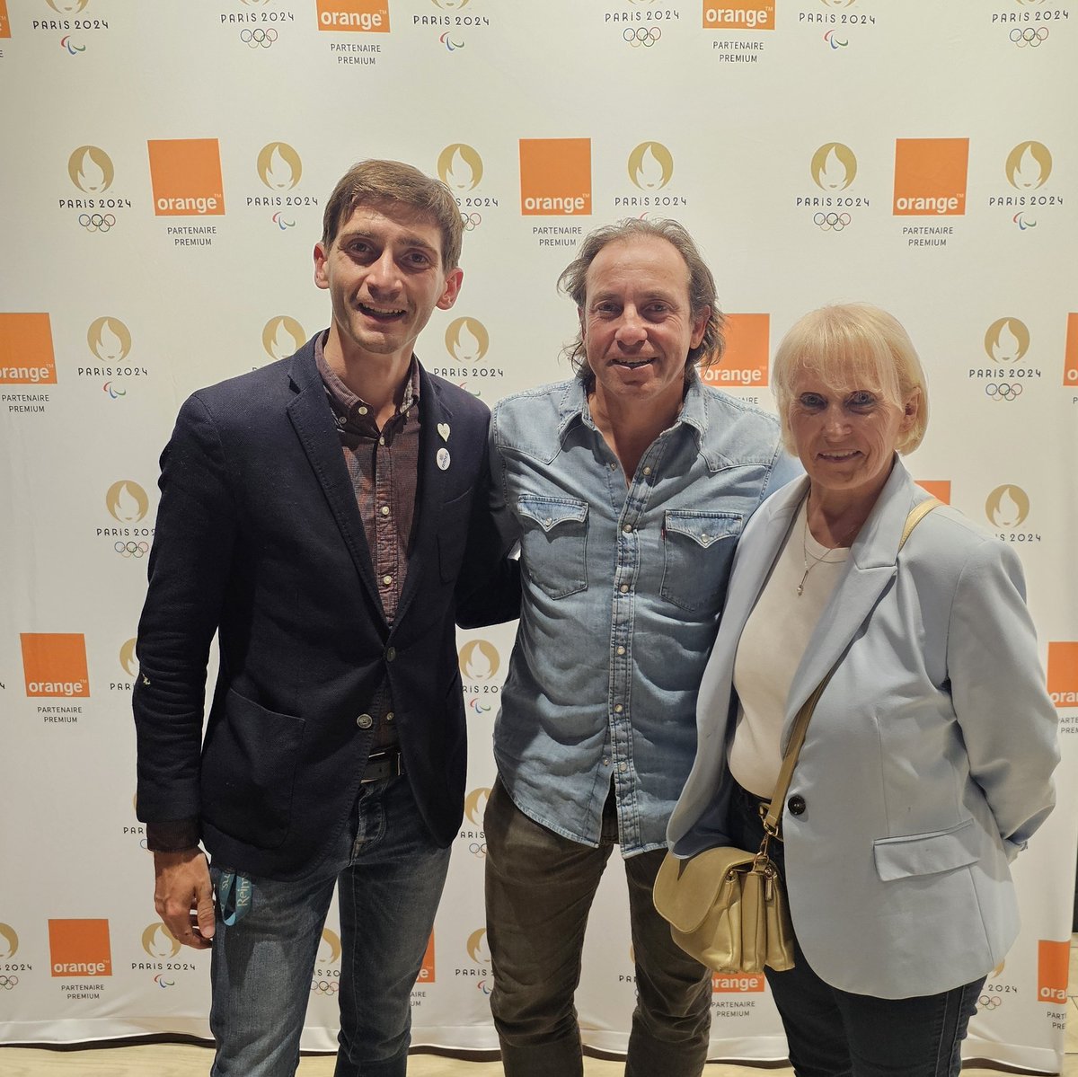 Belle soirée au côté d'entrepreneurs rémois à l'invitation de la Boutique Orange Reims Opéra pour échanger avec Philippe Candeloro double médaillé Olympique.
L'occasion de saluer les performances de Lorine Schild en présence de la présidente du CPAR