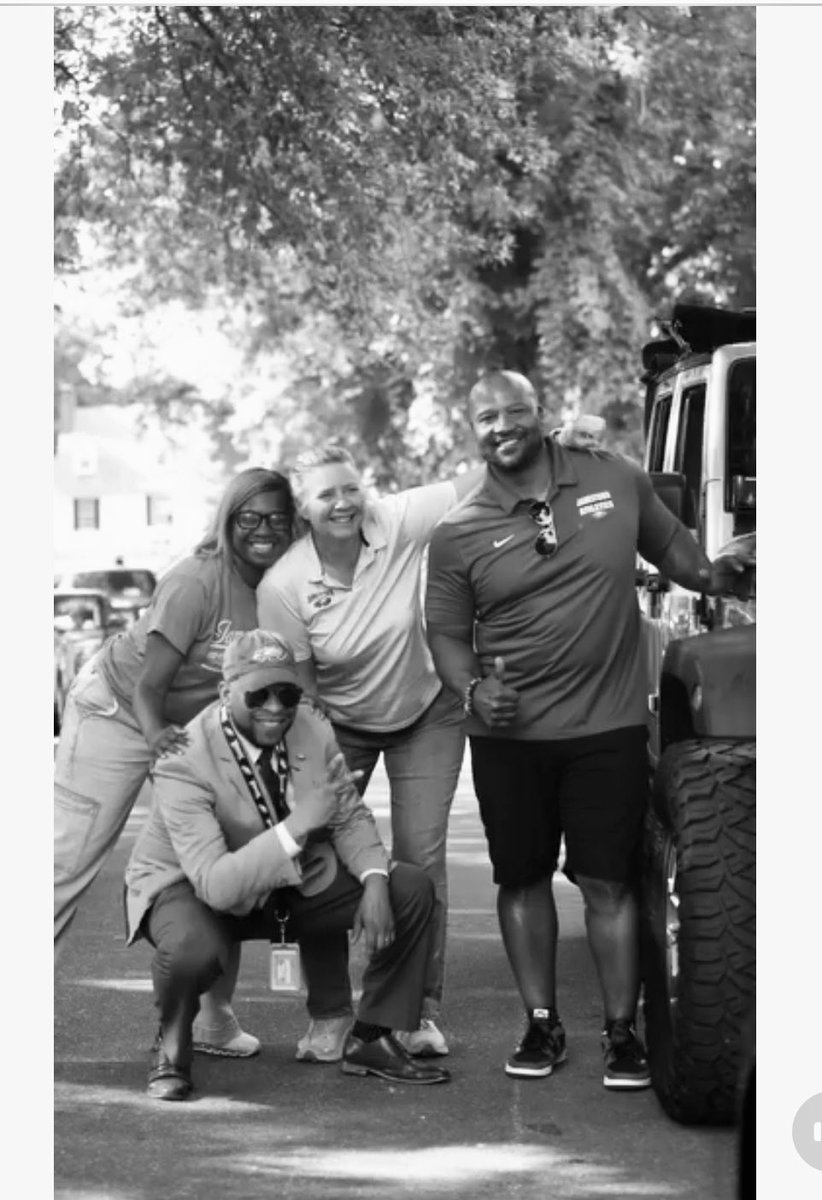 Dr. Shantell Cook (@shantellacook) on Twitter photo The best admin TEAM ever! #family #eagles 💚🦅 <a href="/APkscott/">Karen Scott</a> <a href="/JamestownHigh/">Jamestown High</a> @DrWCBriggs <a href="/JHSPrin_WJCC/">EaglesPrincipalJHS</a> The best admin TEAM ever! #family #eagles 💚🦅 <a href="/APkscott/">Karen Scott</a> <a href="/JamestownHigh/">Jamestown High</a> @DrWCBriggs <a href="/JHSPrin_WJCC/">EaglesPrincipalJHS</a>