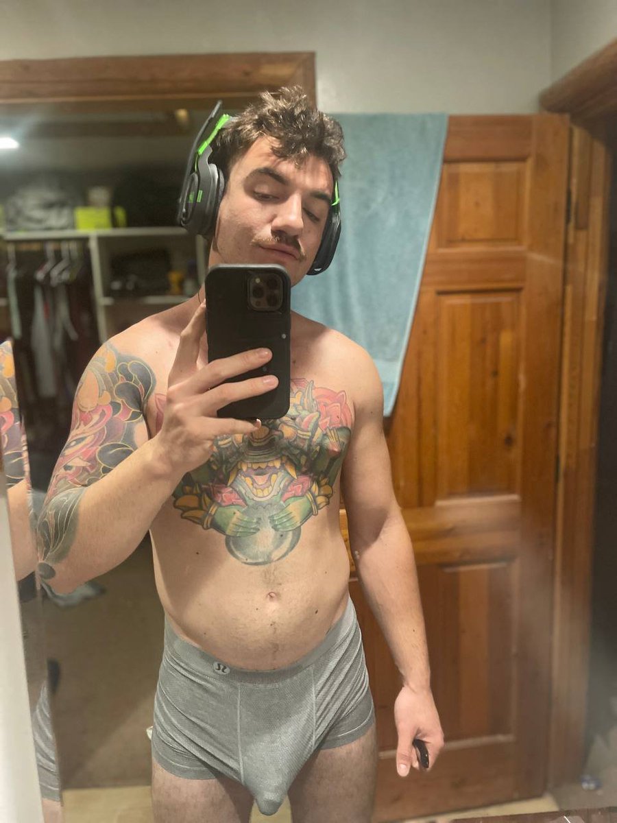 Zoner74's tweet photo. Say 'hi' and then check your inbox for a surprise 😜 https://t.co/ojpI4QoaKO