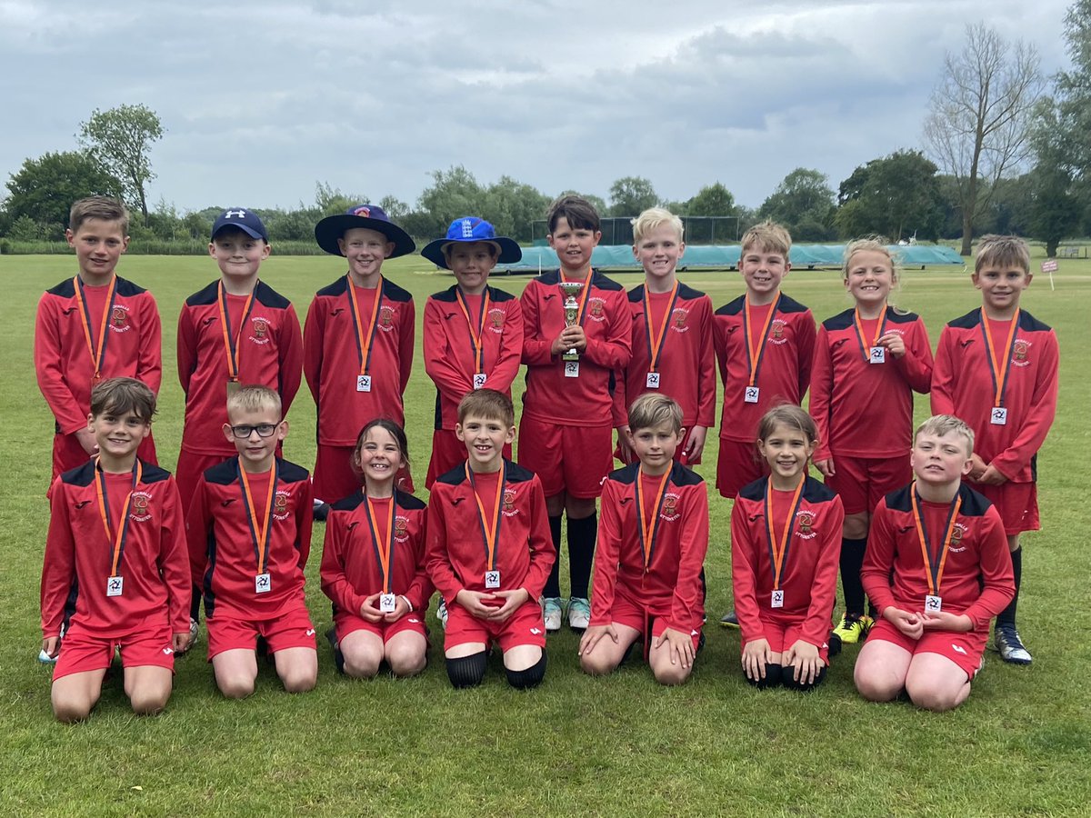AtPicknalls's tweet photo. A typical summers day didn’t deter our cricketers from performing brilliantly once again. Superb batting and brilliant bowling alongside excellent sportsmanship saw our pupils become East Staffs Y3/4 champions and bronze medalists.🏏🌧️🥶 https://t.co/BpvzsgUnki