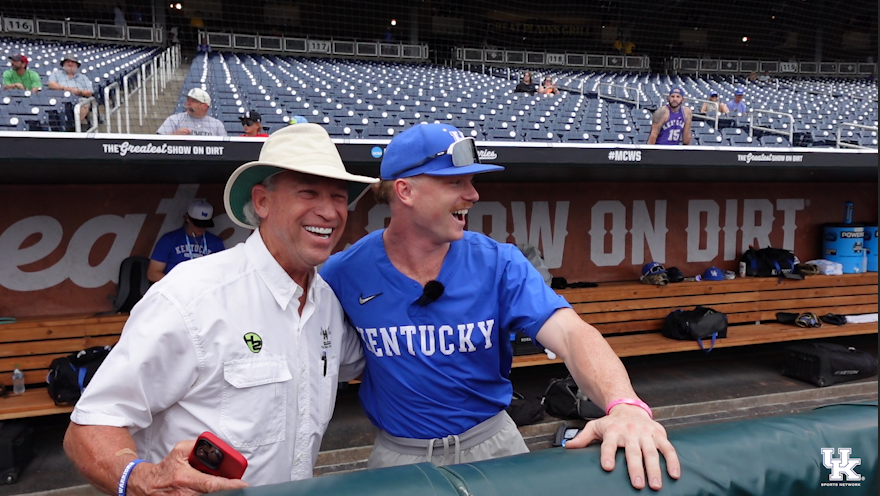 UKSportsNetwork's tweet photo. When Doug Flynn shows Pete Rose your "Pete Rose Slide" > https://t.co/j4qMYwo9DE