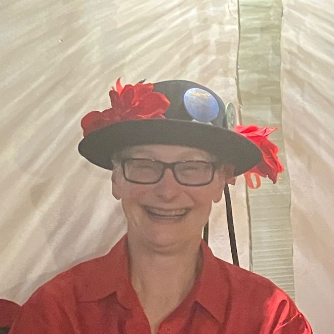 RedCuthbert's tweet photo. Cracking dance out tonight at the Fox and Hounds and the Horse and Groom in #Clapham (#BedfordUK, not London!)

#MorrisDancing #BorderMorris #MorrisDance #RedCuthbertMorris https://t.co/2oi9dIQikp