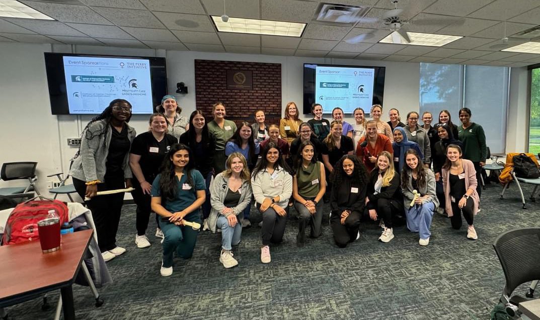 MeganMooreMed's tweet photo. Had the honor of participating in the Perry Initiative last week to learn a bit about orthopedic surgery and women in surgery. Big thank you to all of the doctors for volunteering their time and students for helping coordinate this! @MSUMD @MSU_Osteopathic https://t.co/Phq8jFmPdq