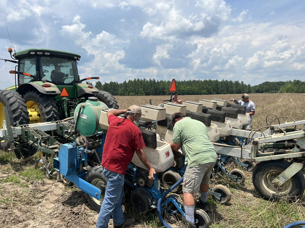 SedrickLMack's tweet photo. On Farm Soybean Variety Trial planted earlier this week. Ranging from group 5s to 7s. https://t.co/Mge2KiWyTH