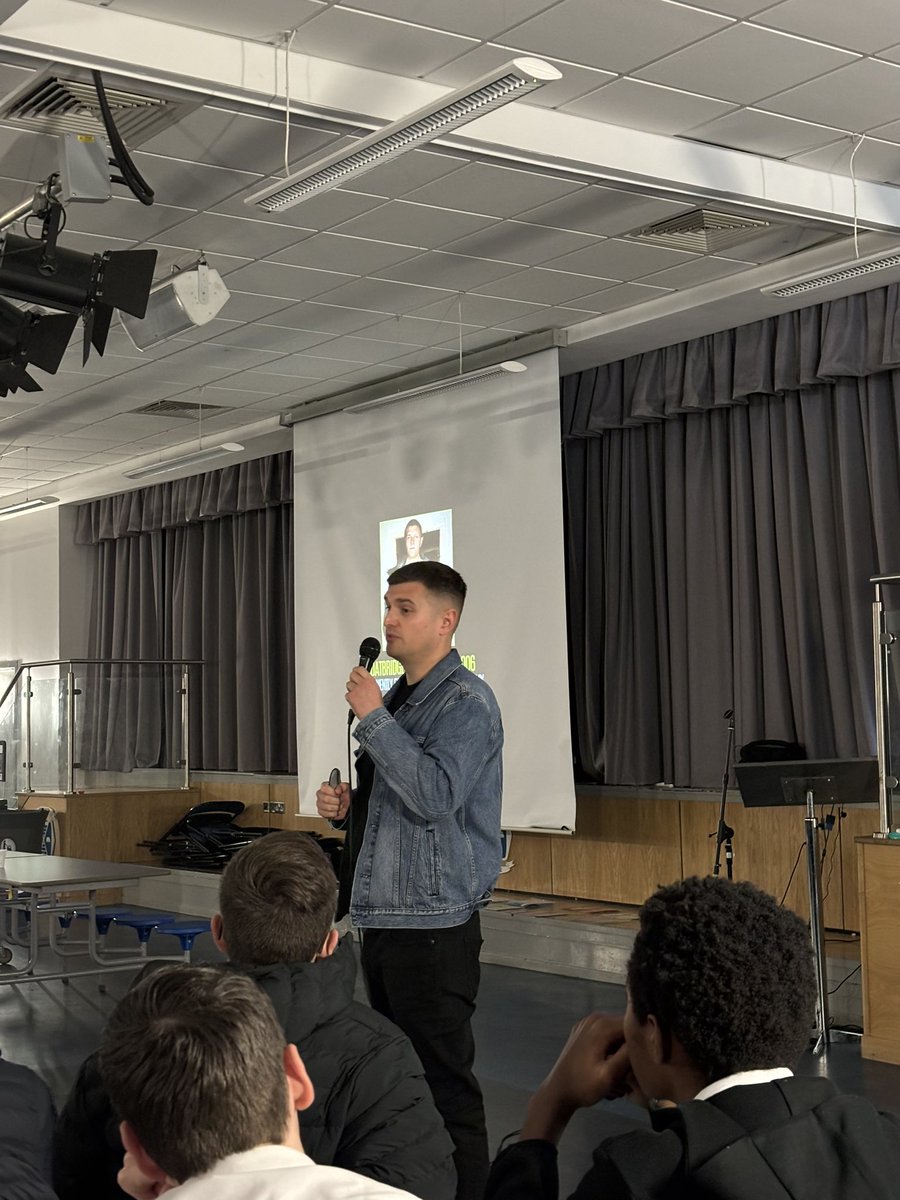 JohnstoneHighSc_Library tweet media