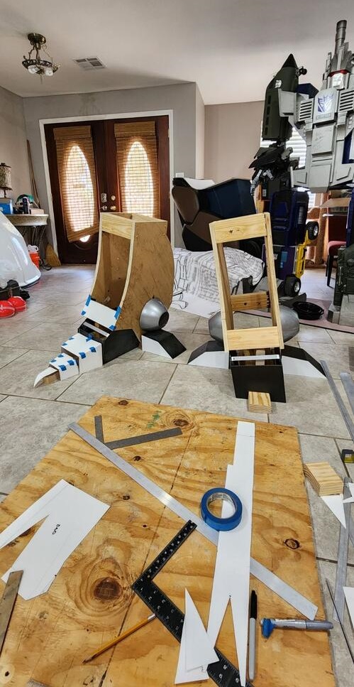 KingbotCustoms's tweet image. 8-foot Unicron-update: Unicron's feet & ankles starting to take-shape! Side "toes" are made & front-toe step-down templates are place-takers for a visual til I make the actual-parts. ๐ค๐ Starting to come to life a little bit! Also updating this project on FB, IG & TFW2005๐๐