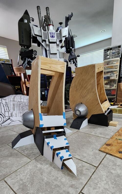 KingbotCustoms's tweet image. 8-foot Unicron-update: Unicron's feet & ankles starting to take-shape! Side "toes" are made & front-toe step-down templates are place-takers for a visual til I make the actual-parts. ๐ค๐ Starting to come to life a little bit! Also updating this project on FB, IG & TFW2005๐๐