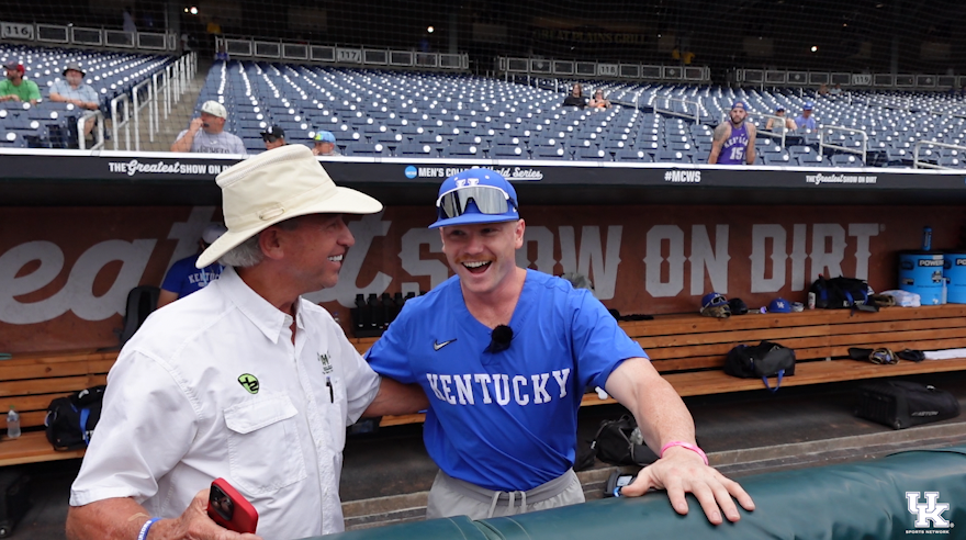 UKSportsNetwork's tweet photo. When Doug Flynn shows Pete Rose your "Pete Rose Slide" > https://t.co/j4qMYwo9DE