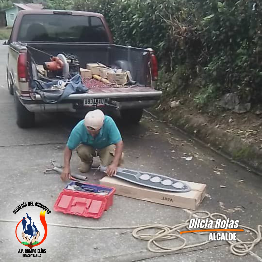 alcaldia_jvce's tweet photo. #ServiciosPúblicos | Se culmina la instalación de lámparas led en la red de luminarias en el Sector La Cuchilla parte Alta. Equipo de la Alcaldía del Mcpo. bajo la dirigencia de la Alcalde Lcda. Dilcia Rojas de Oviedo trabajando para el desarrollo municipal.

#DilciaRojasAlcalde https://t.co/3AsKdPezZG