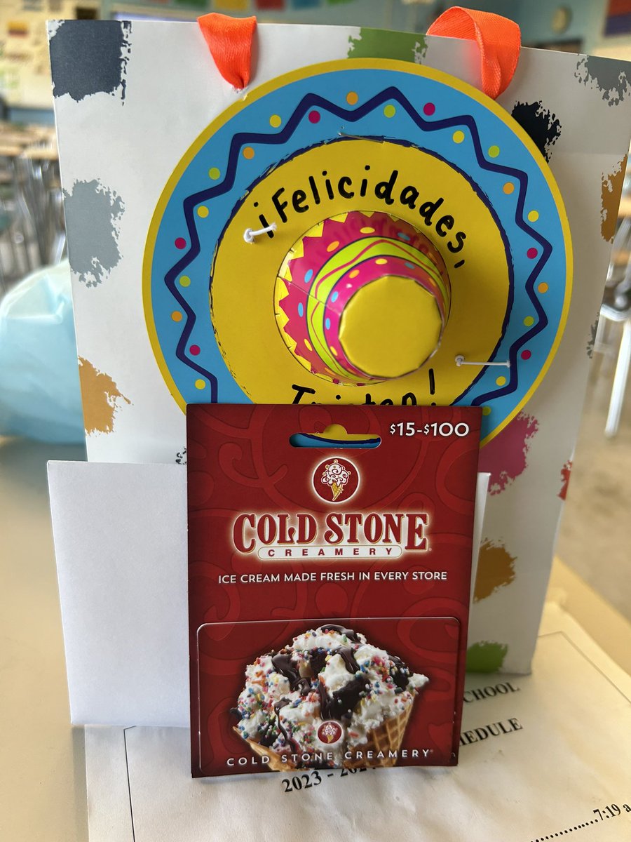 So proud to be celebrating a wonderful school year and these 7 (wow!) amazing students who earned a 100 on the Spanish Checkpoint B Exam!! 😁