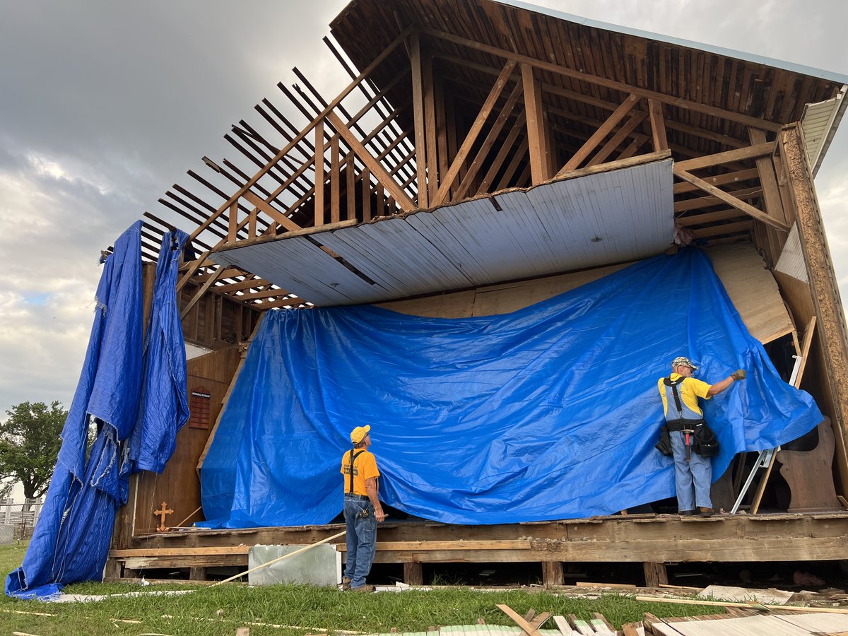 TexansOnMission's tweet photo. An unshakable faith from Dyess Grove Baptist Church led TXM volunteers back to Temple, Texas, to rebuild its walls.

To read more about Dyess Grove’s story, visit https://t.co/G7kr5G22no

#disasterrelilef #tornado #templetexas #texansonmission #TBM #SBDR https://t.co/2aIA3IFDLc