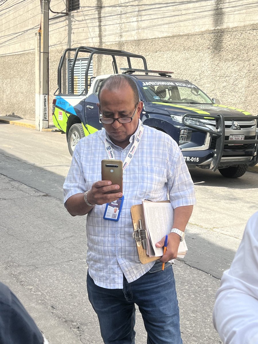 asobero1's tweet photo. ⁦@adandominguez⁩ ⁦@PueblaAyto⁩ ⁦@eduardorivera01⁩ así el legado que dejan, que respuesta le dan a una mujer emprendedora que cargaba una mudanza y llegan estas personas que dicen ser autoridad municipal y fiscal a extorsionar ⁦@MariLoliPellon⁩ https://t.co/3DLMMbL6wj