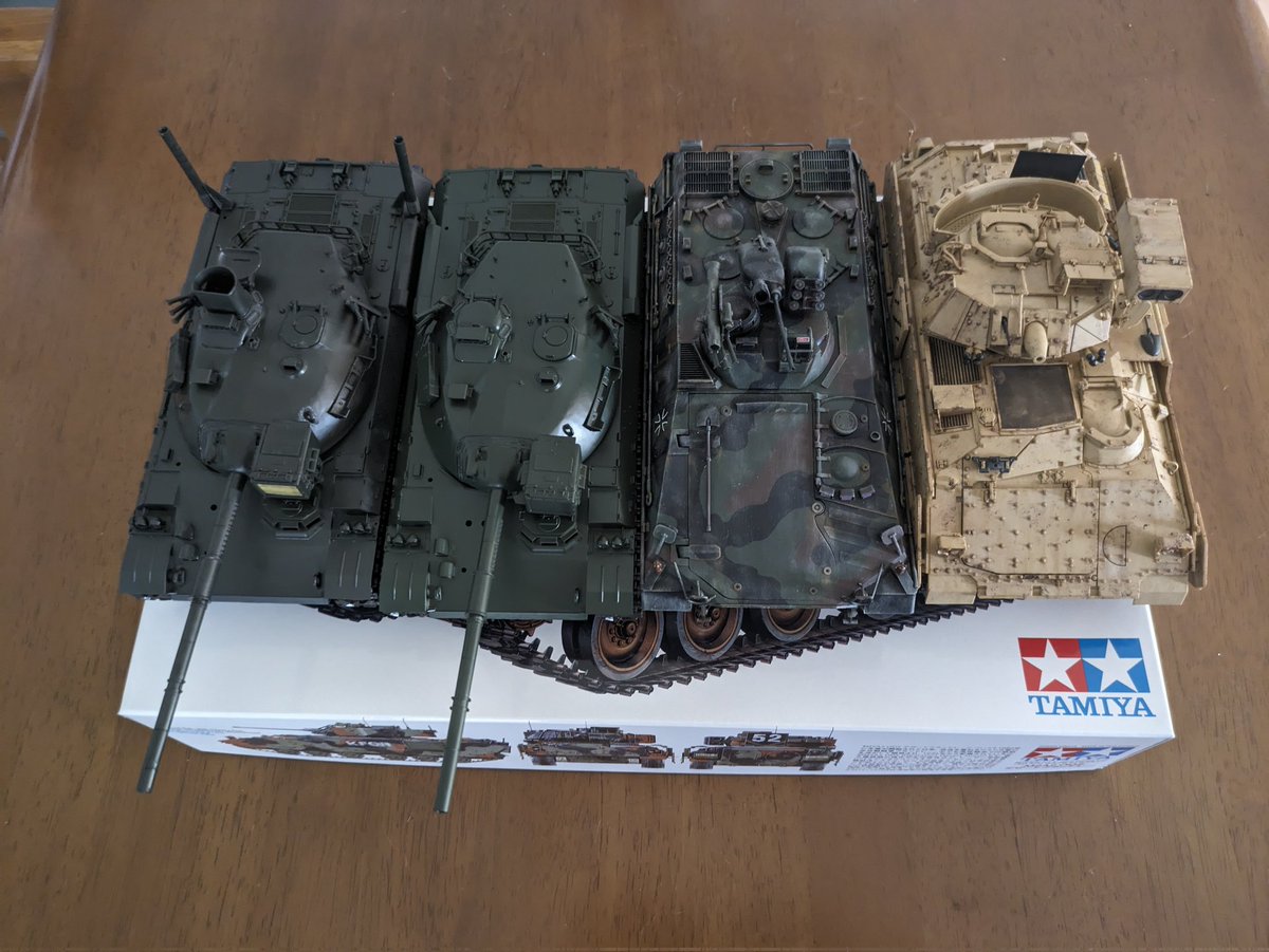 4J3nBVbE2JJcrxt's tweet image. #プラモデルライフ
#戦車模型普及委員会
#74式
不定期、オデの74。
年に数回しか用途がなかったハンダが今年は大活躍でし。
そすて、ここに74のボデーがもう１つ。
そすてヤメラレナイトマラナイのワクワク。
模型、とにかく楽すぃ〜。
あっ…4輌とも未完成です…。
