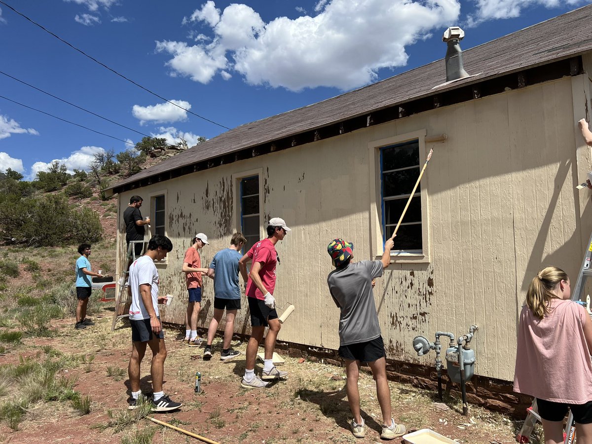 CHSBRmissions's tweet photo. Let the painting begin! It was a hot afternoon, but this crew kept their cool and made lots of progress! #FirstCoat #HauteCouture #WhiteBeanHummus #Klagetoh2024 https://t.co/oTnkxAXDwC