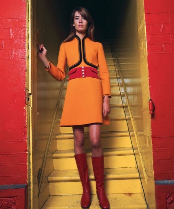 The REAL Parisian fashion icon, Françoise Hardy, passed away at 80 today. 🥀 

Her style, authenticity and charisma will truly be missed. 

PS: will never forget the ✨Paco Rabanne✨ look.