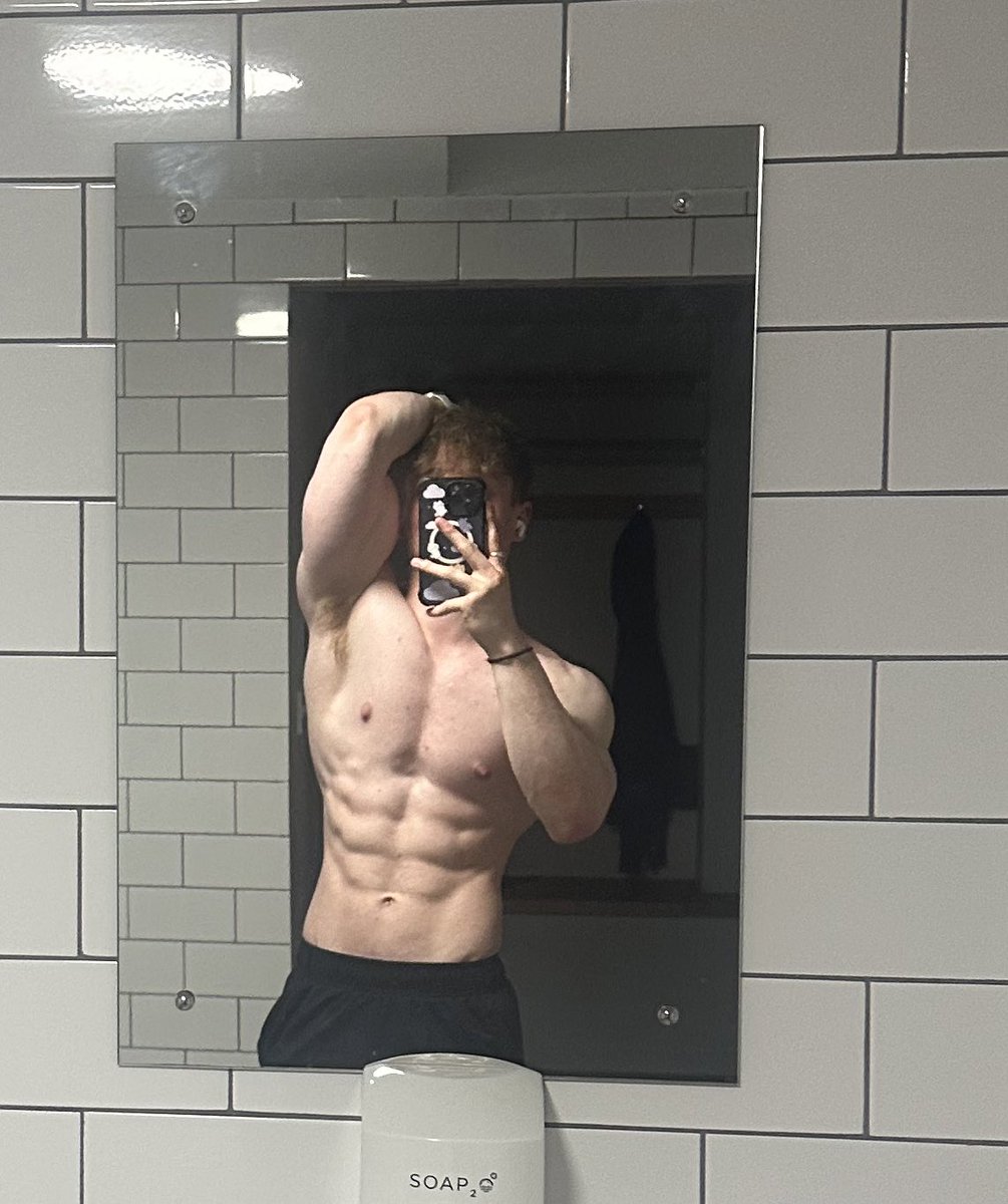 matthewleechx's tweet photo. bored bored bored https://t.co/0QGN3EBosf