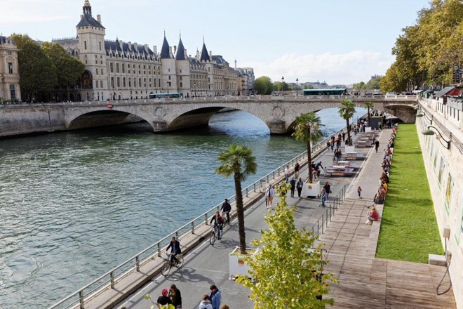 DesGuerreiroJr's tweet photo. A Catedral de Notre-Dame de Paris ou Cathédrale Notre-Dame de Paris ou Catedral de Nossa Senhora de Paris é uma das mais antigas catedrais francesas em estilo gótico. Iniciada sua construção em 1163 é dedicada à Virgem Maria e situa-se na Île de la Cité rodeada pelo Rio Sena. https://t.co/ybrTWiO6hY