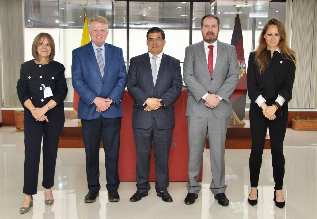 CorteNacional's tweet photo. 📌#HOY | El presidente de la @CorteNacional de Justicia, Dr. José Suing @Ppsuing, recibió a comisionados de la @OEA_oficial en una visita protocolar. Durante la reunión, se discutieron importantes temas de cooperación interinstitucional y fortalecimiento de la justicia. https://t.co/pv0U1r347w