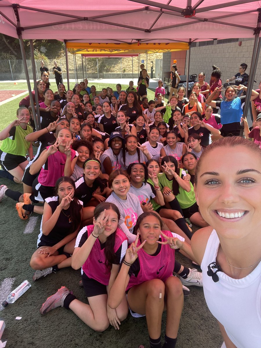 alexmorgan13's tweet photo. 2nd annual Let’s Go South Bay soccer empowerment camp! 😍😤💪 https://t.co/qNoDTA6Ob9