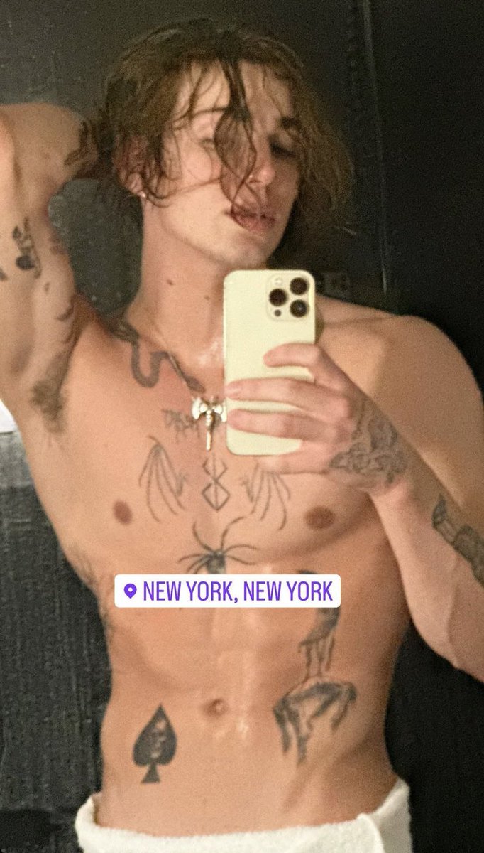 vincenzohacker's tweet photo. daily dose of vinnie hacker 🥵 https://t.co/JrjBgE7F40
