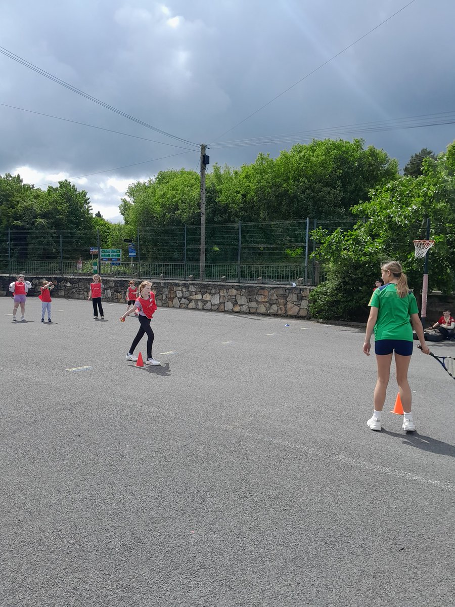 MsOConnorsClass's tweet photo. Enjoying playing Volleyball, football and whole school game of rounders. https://t.co/zXFmNLp44X