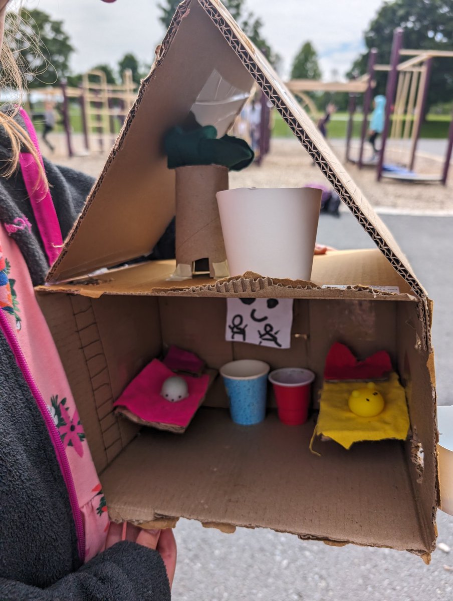 MrsBaumlClass's tweet photo. We worked hard on this STEAM challenge, building desk pet homes. Requirements were to have an opening to ensure access to play inside, floors/level, windows and indoor furniture. Decor came after. https://t.co/nAsTRdRNcY