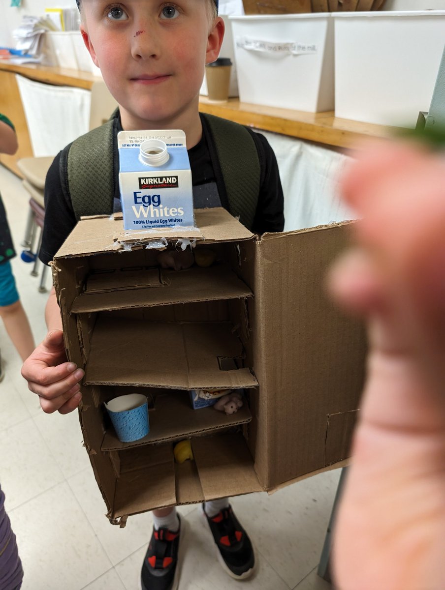 MrsBaumlClass's tweet photo. We worked hard on this STEAM challenge, building desk pet homes. Requirements were to have an opening to ensure access to play inside, floors/level, windows and indoor furniture. Decor came after. https://t.co/nAsTRdRNcY