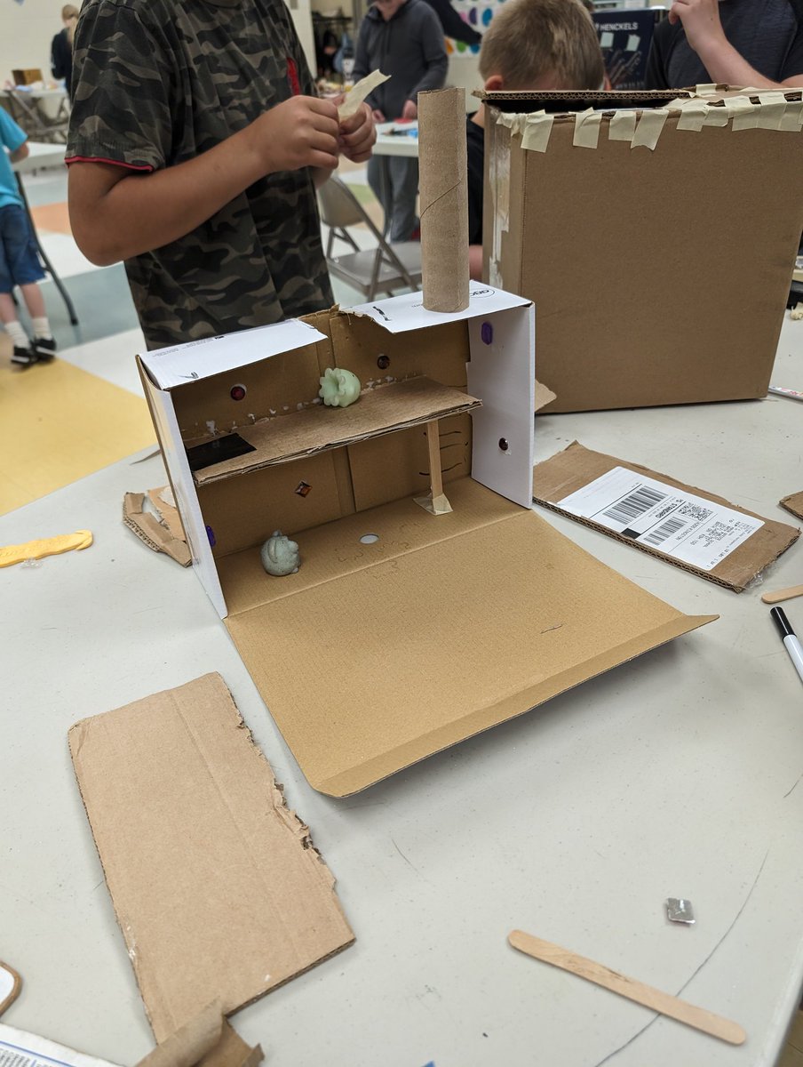MrsBaumlClass's tweet photo. We worked hard on this STEAM challenge, building desk pet homes. Requirements were to have an opening to ensure access to play inside, floors/level, windows and indoor furniture. Decor came after. https://t.co/nAsTRdRNcY