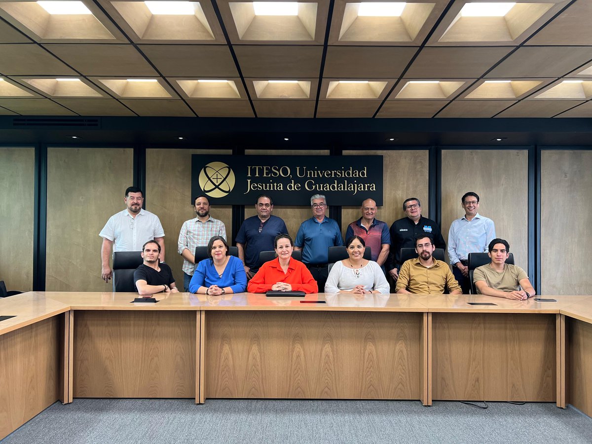 cueITESO's tweet photo. 🤝Cluster Tooling visita @iteso para fortalecer vínculos y potenciar el sector herramental para la industria, con base en la colaboración y la innovación, alineando esfuerzos para impulsar el desarrollo y la competitividad.

✨Nuevas oportunidades traerá esta alianza para todos✨ https://t.co/iZ9djIYqby