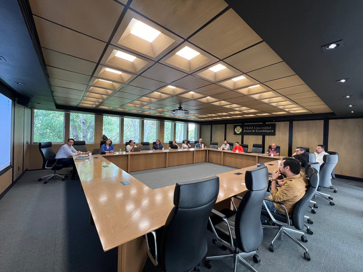 cueITESO's tweet photo. 🤝Cluster Tooling visita @iteso para fortalecer vínculos y potenciar el sector herramental para la industria, con base en la colaboración y la innovación, alineando esfuerzos para impulsar el desarrollo y la competitividad.

✨Nuevas oportunidades traerá esta alianza para todos✨ https://t.co/iZ9djIYqby