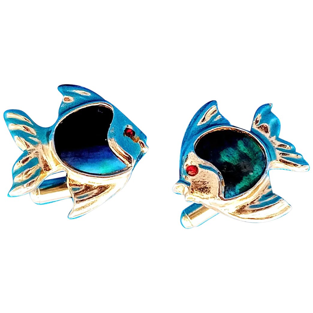 ClarasJewelry's tweet photo. Mother Of Pearl Goldtone Metal Fish Shaped Cufflinks
#rubylane #vintage #retro #cuflinks #vintagejewelry #giftideas #jewelryaddict #vintagebeginshere #fashionista #diva #glam #Summer2024 
https://t.co/LbJTaGJjMg https://t.co/X4HLhViq1Q