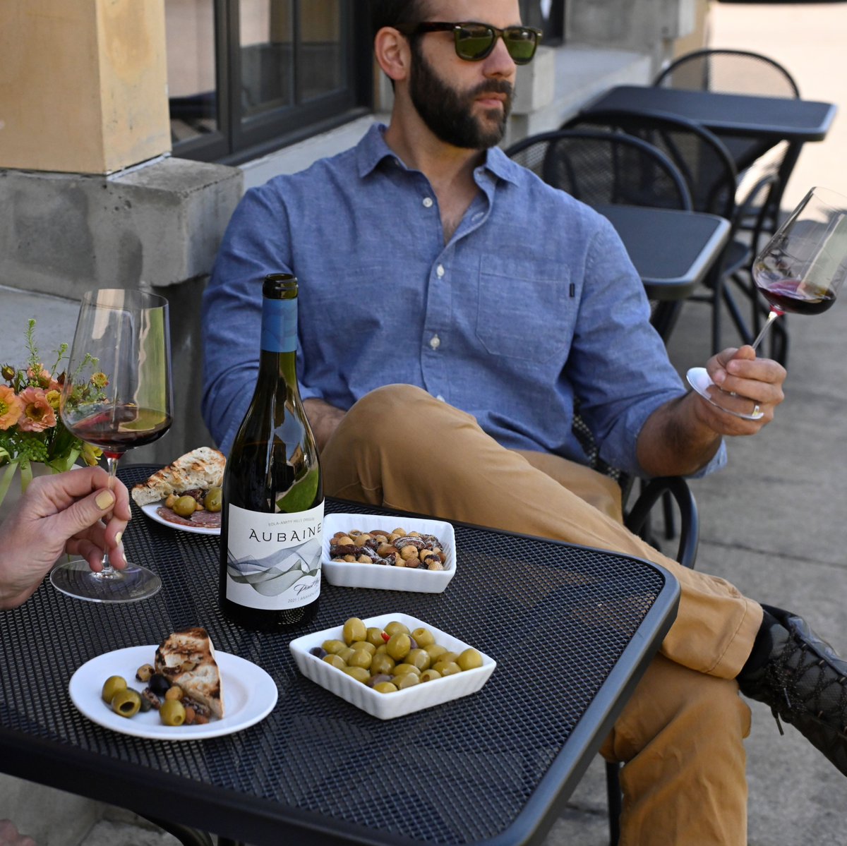 Celebrate Father’s Day with us at Lytle-Barnett | Aubaine Tasting Room this weekend. All fathers treated to a bonus pour and complimentary dish from our menu. Make a reservation or walk-in at your convenience. Plus, enjoy an extra 10% off  wine purchases! exploretock.com/lytlebarnettau…