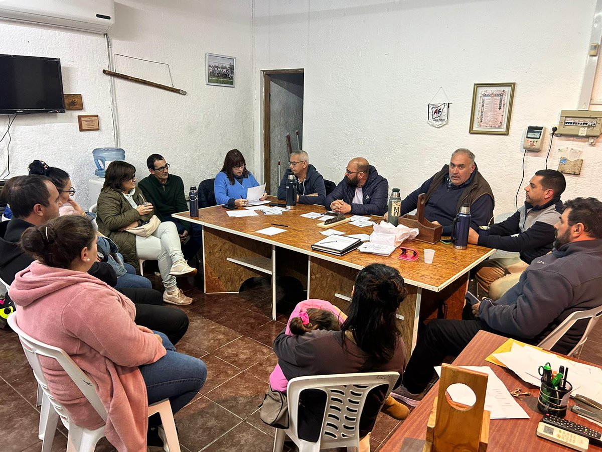 Emiliano Piedrabuena es oficialmente presidente de <a href="/AdeomFlorida/">Adeom Florida Oficial</a>.
Vice: Wilmar Aquino
Sec. Gral. Daniel Pelufo
Pro Sec. Rodrigo Casella
Tesorera: Alejandra Do Santos
Pro tesorera: Luisiana Morella
Vocales: Cristóbal Santarcieri y Luis Martínez.
Bibliotecario: Daniel Rodríguez