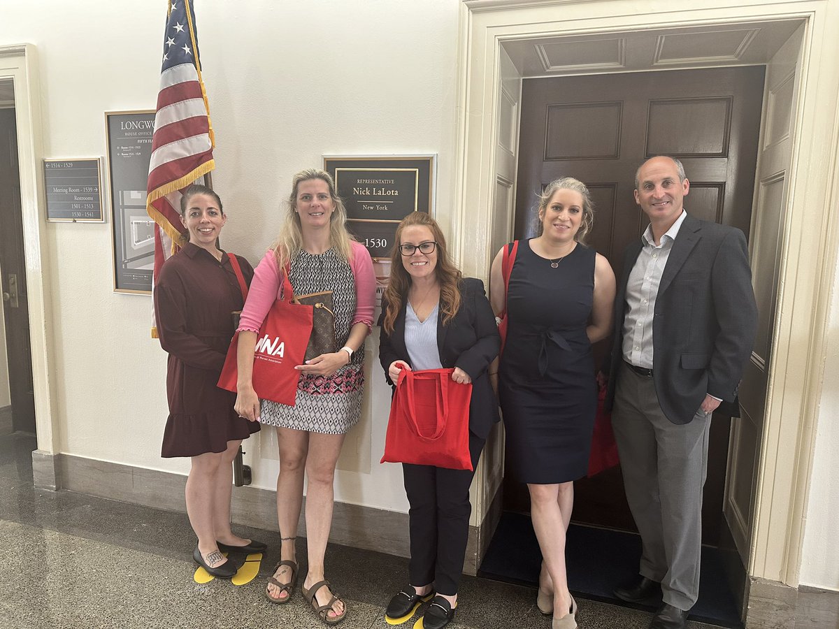 lauren stern tweet media