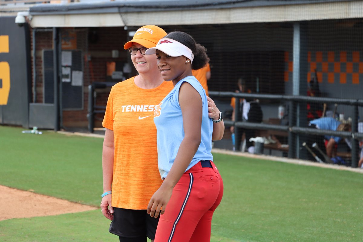 SMarshall2029's tweet photo. I would like to thank @KarenWeekly and @Vol_Softball for hosting an amazing 2 day elite prospect camp!! Thank you, coaches, for coaching me up to help me become a better player. I also would like thank @MRhodesSmith for making me feel at home during the campus tour!! Can't wait to get back for another camp. 
#GoVolsSoftball @ExtraInningSB
@PlayBookAthlete @SoftballDown @TopPreps @SBRRETWEETS @BigFaceSportss