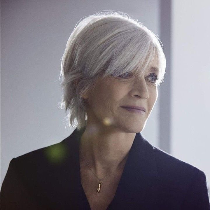 So long, #FrançoiseHardy. 😥

The singer, style icon, and face of 1960s French pop has passed away. Back in 2018, she sat down for a chat with <a href="/FranceAmerique/">France-Amérique Magazine</a>.

➡️ france-amerique.com/francoise-hard…