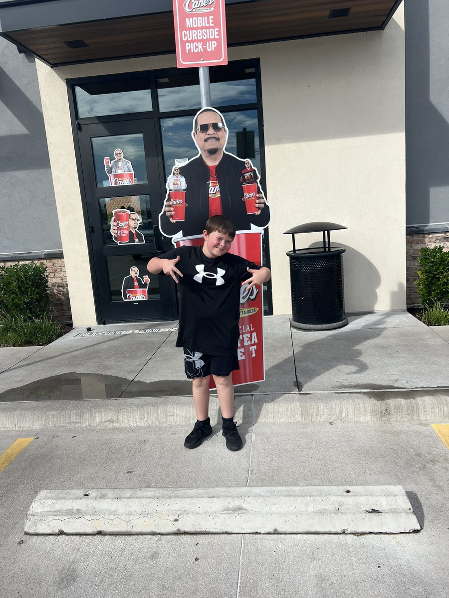 LVRay's tweet photo. Had to teach my son about a real OG! @FINALLEVEL https://t.co/xIEjG49vyk