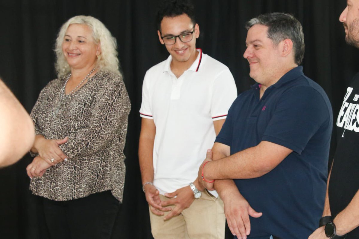 📍El “Potenciar Misiones” llegó a Candelaria para capacitar a jóvenes emprendedores locales en distintos oficios como ser, redes sociales, fotografía y venta 

👌🏻Junto a <a href="/HectorKico/">Hector Ricardo Kico Llera</a> acompañamos la capacitación y dialogamos con los presentes que participaron en gran número.