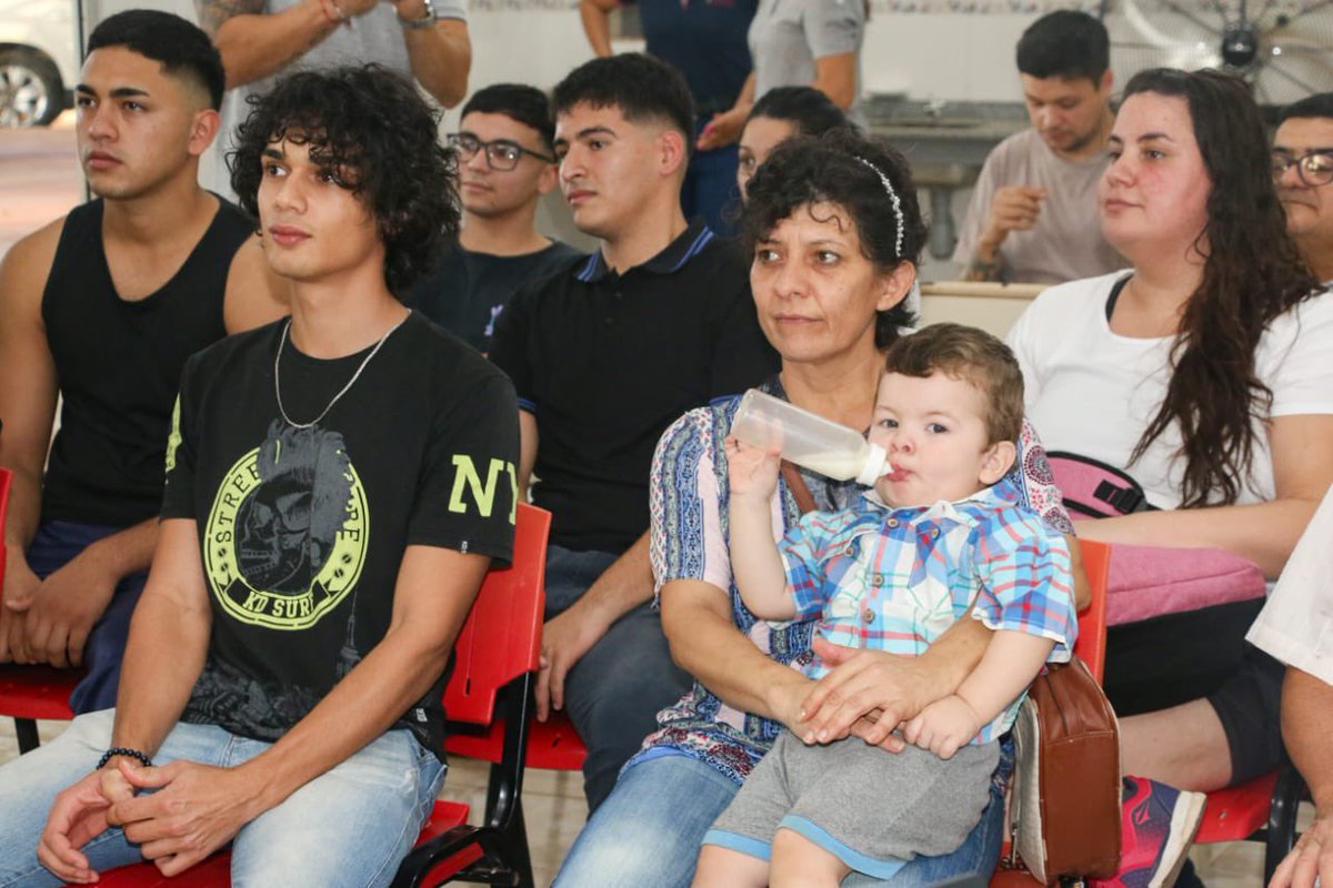 lucasaromero's tweet photo. 📍El “Potenciar Misiones” llegó a Candelaria para capacitar a jóvenes emprendedores locales en distintos oficios como ser, redes sociales, fotografía y venta 

👌🏻Junto a @HectorKico acompañamos la capacitación y dialogamos con los presentes que participaron en gran número. https://t.co/nqr36IHLqL