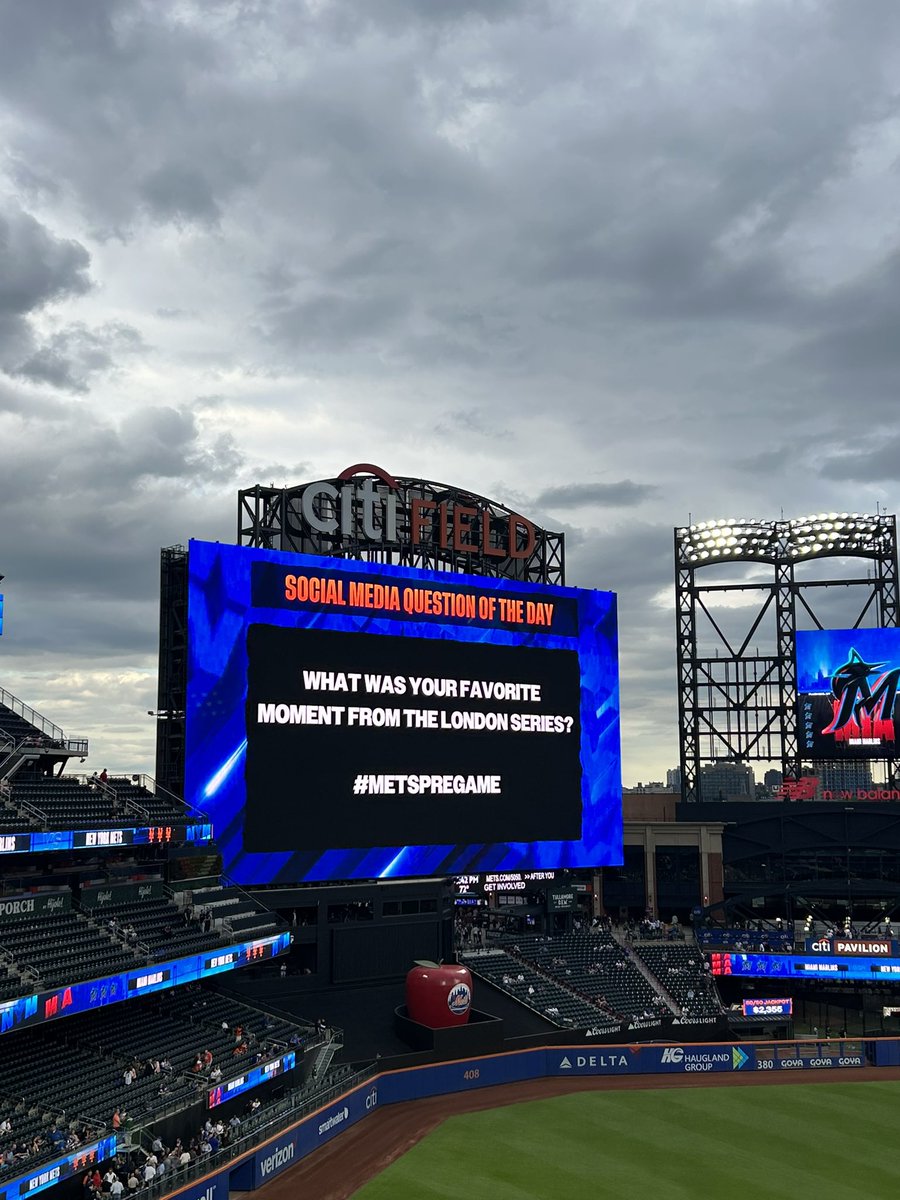unclemollly's tweet image. my favorite moment from the london series was when my friend Adam was there #MetsPreGame 🙂‍↕️