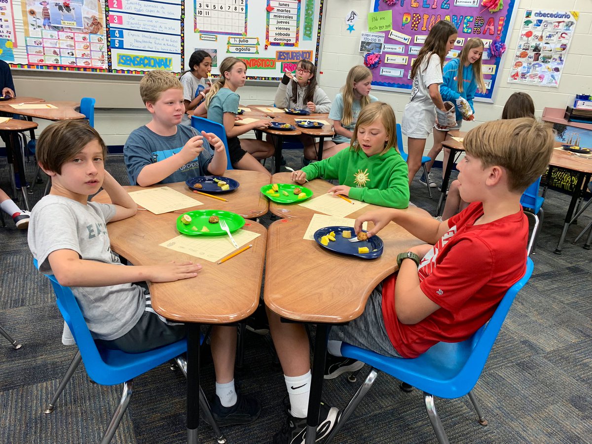 Celebrating all that we learned this year en la clase de español! Students in 5K sample fruits from Puerto Rico during our fiesta de frutas! Muchas gracias to all of the families who contributed. #beartavernpride